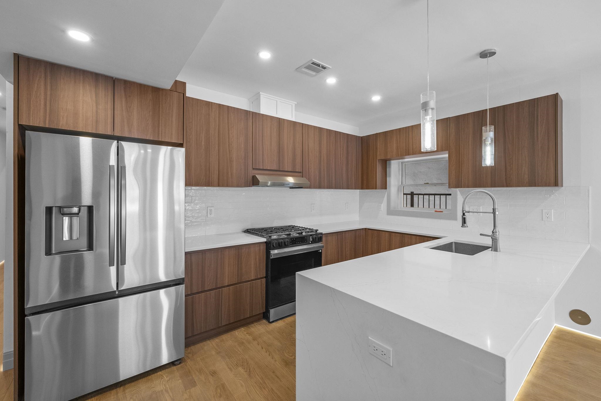 600 BRAMHALL AVE Unit: 1