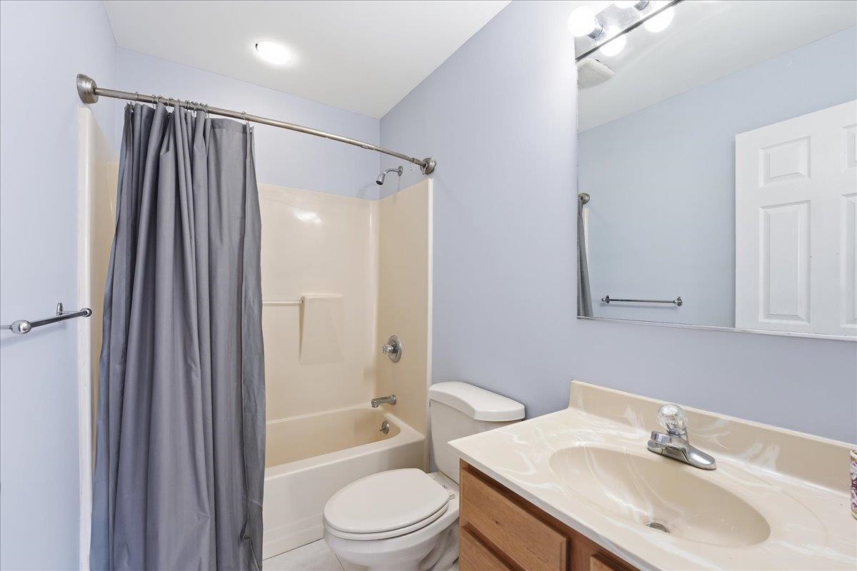 220 JEFFERSON ST Unit: 4B