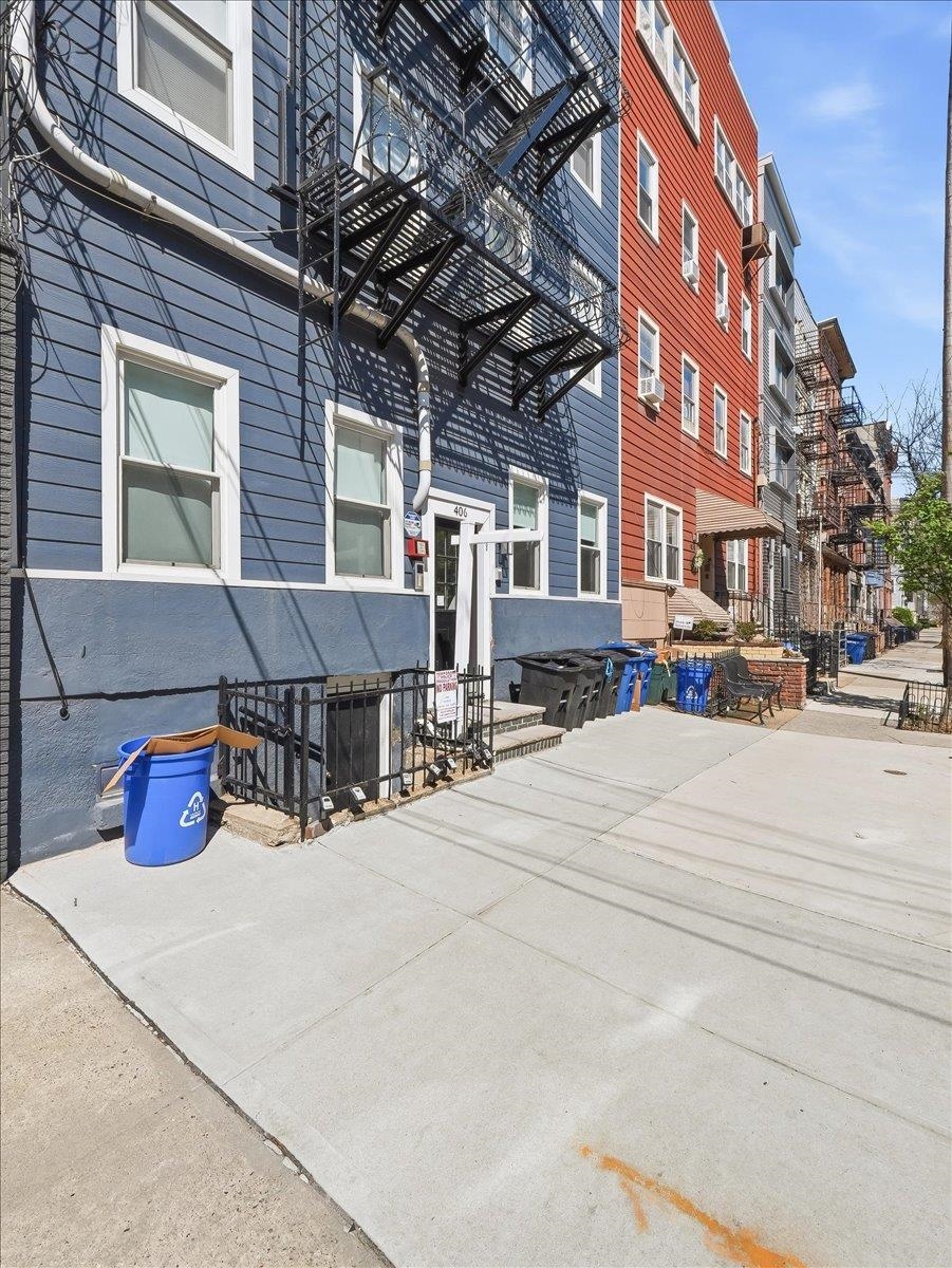 406 MADISON ST Unit: 3R