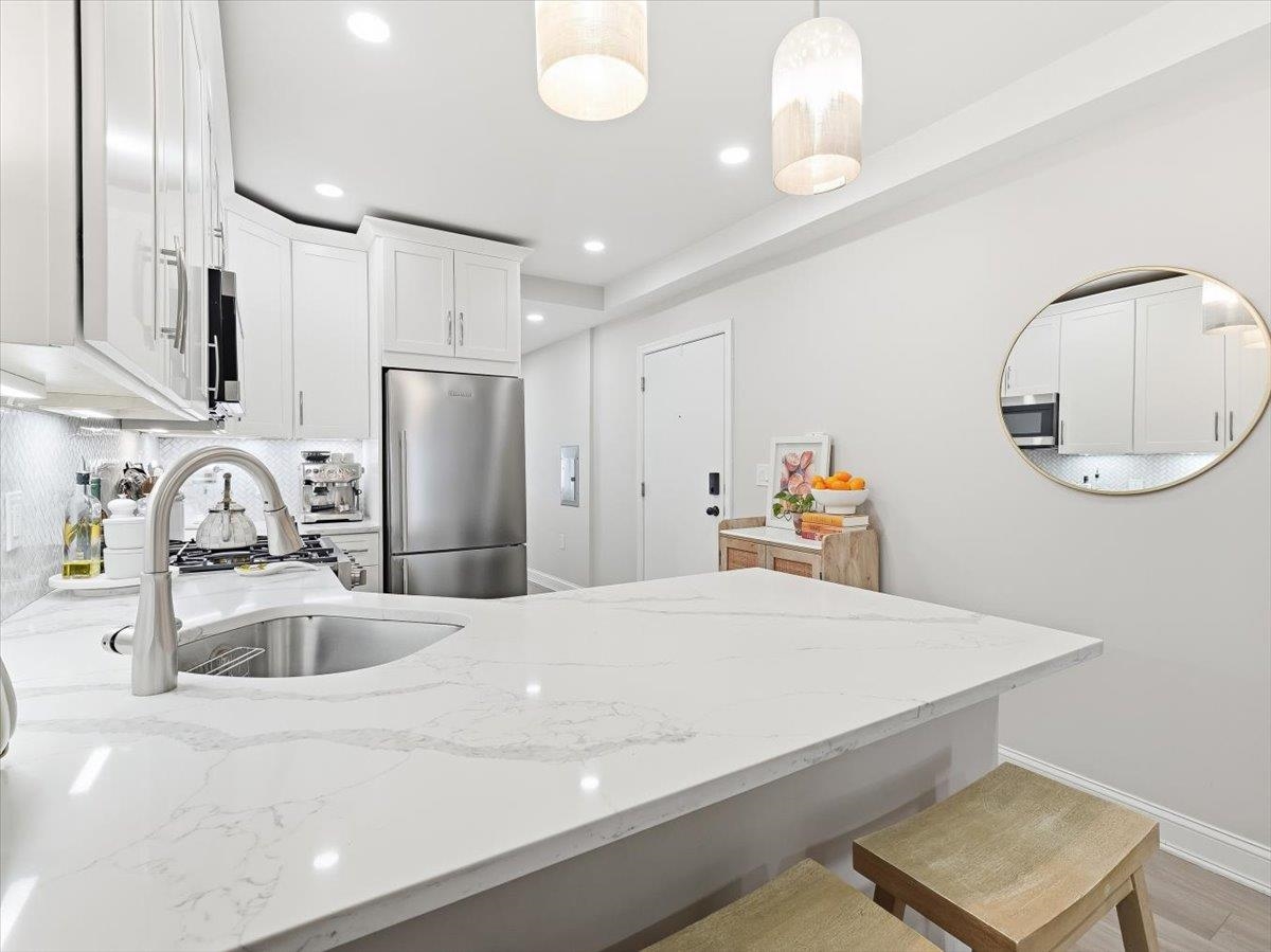 406 MADISON ST Unit: 3R