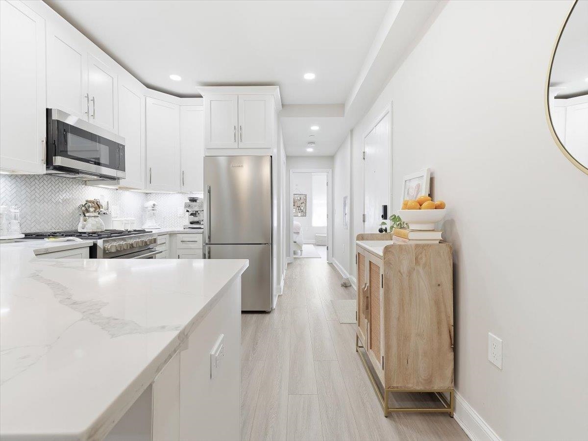 406 MADISON ST Unit: 3R