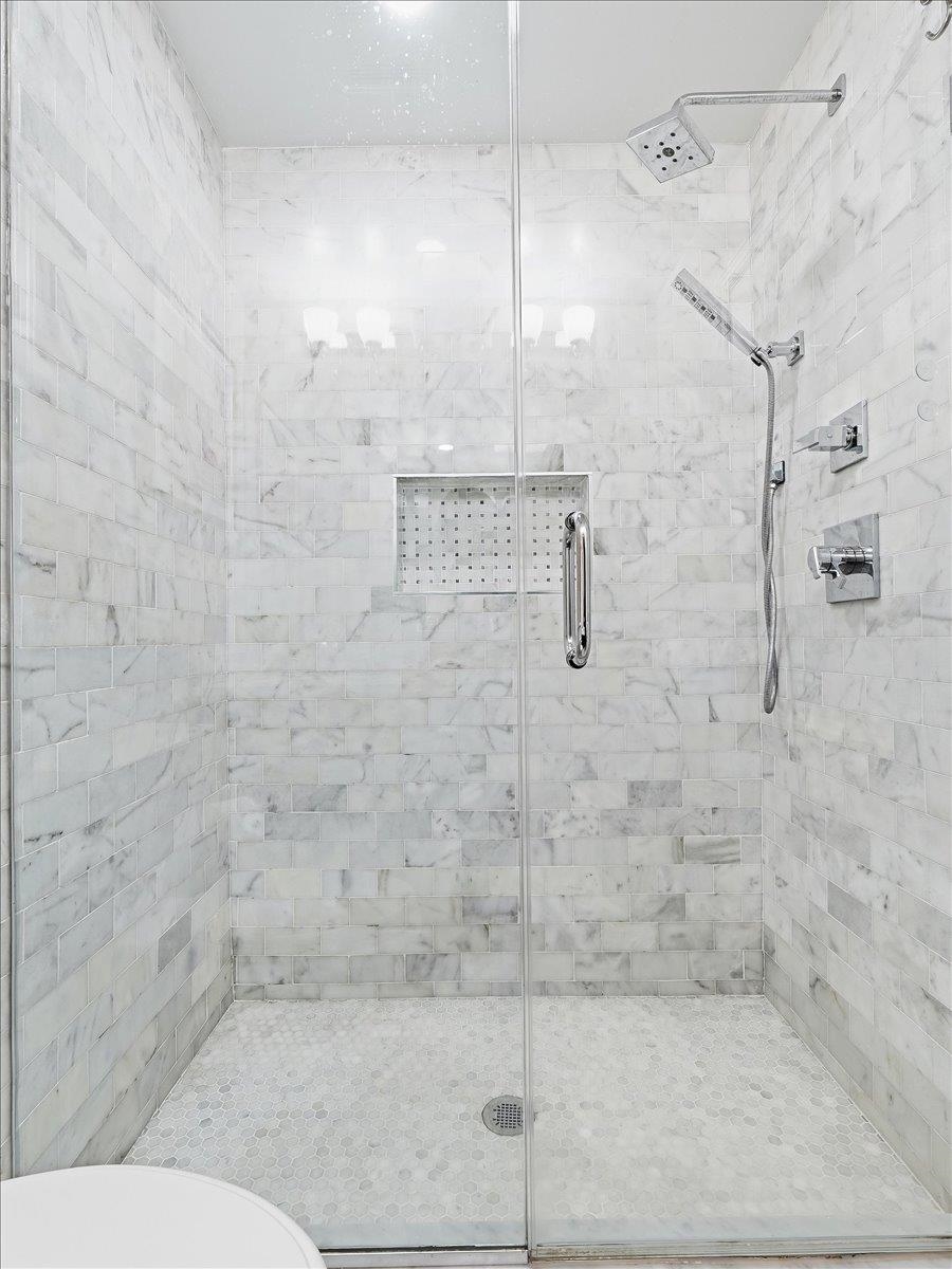 406 MADISON ST Unit: 3R