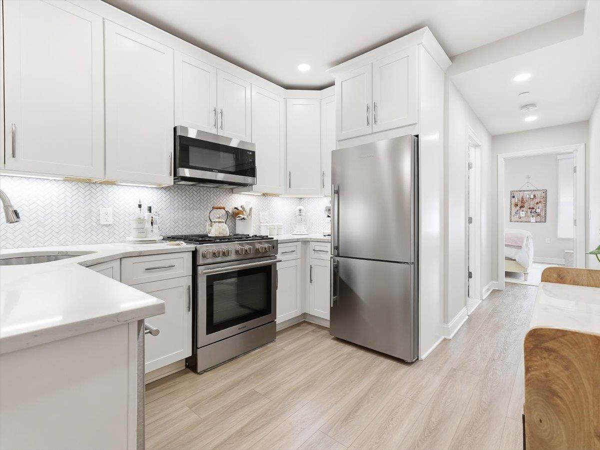 406 MADISON ST Unit: 3R