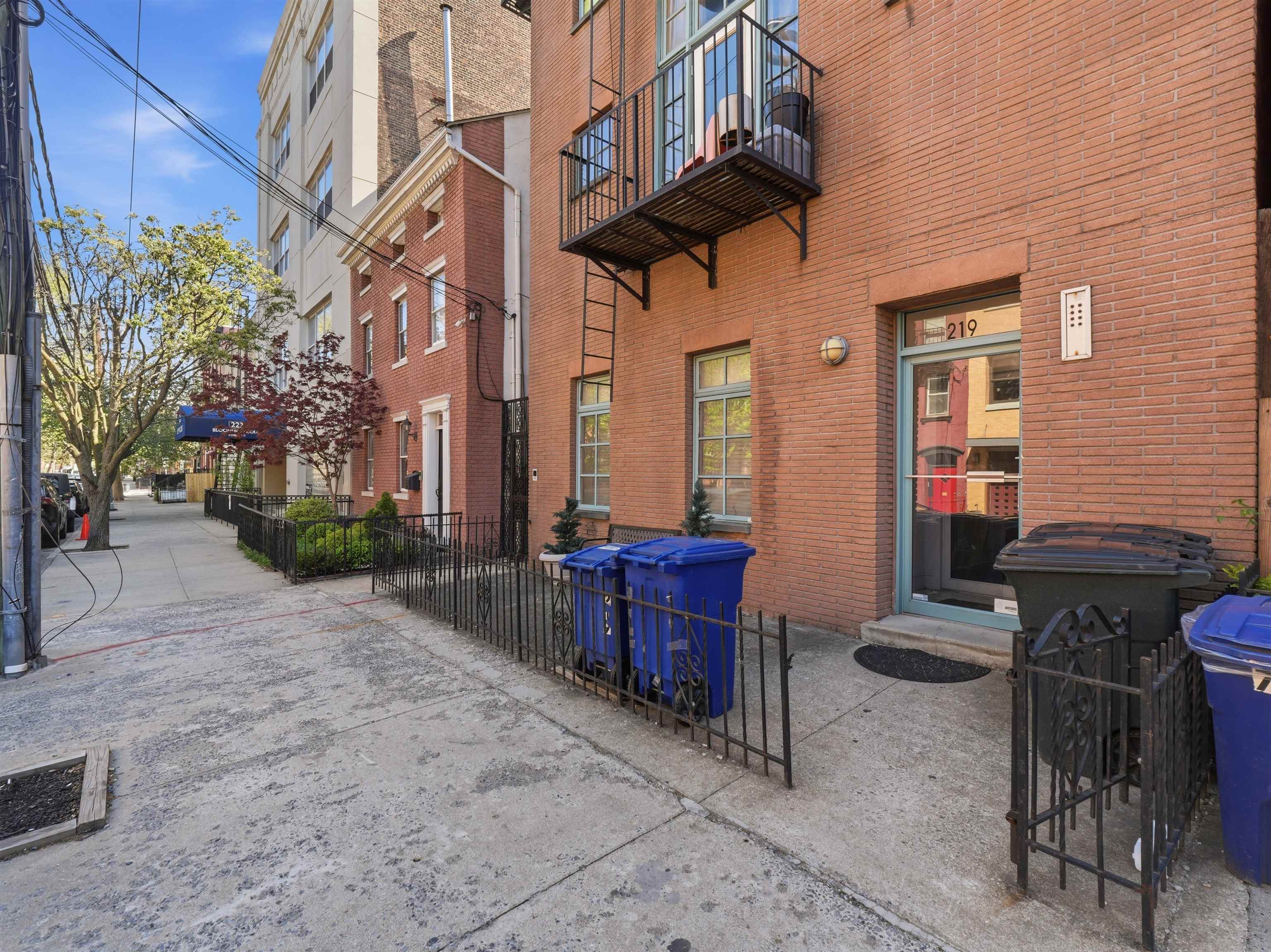 219 BLOOMFIELD ST Unit: B3