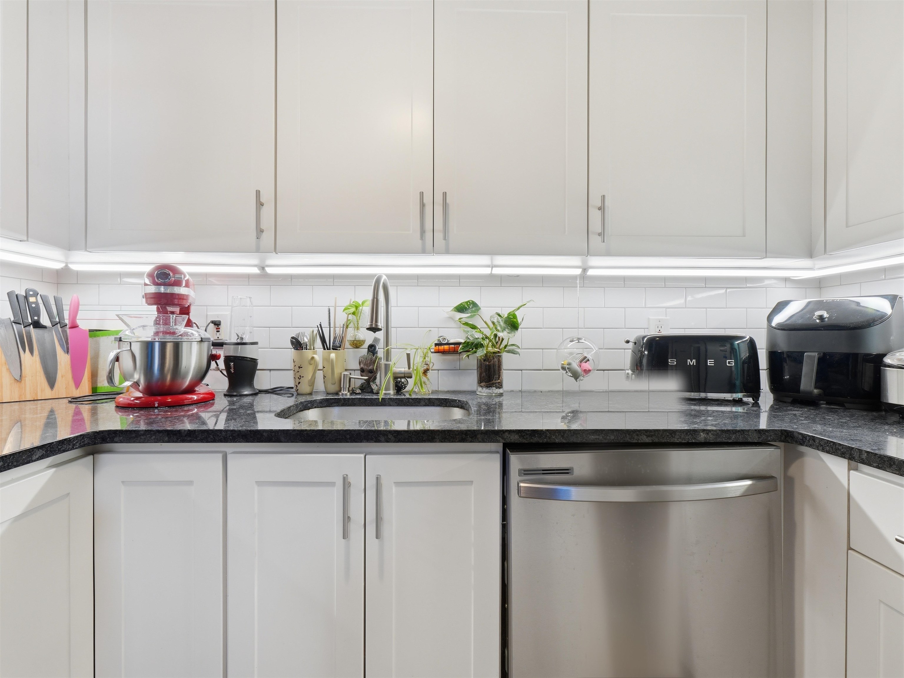 219 BLOOMFIELD ST Unit: B3