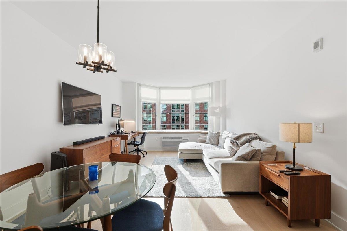 1400 HUDSON ST Unit: 412