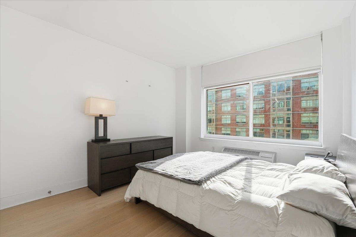 1400 HUDSON ST Unit: 412