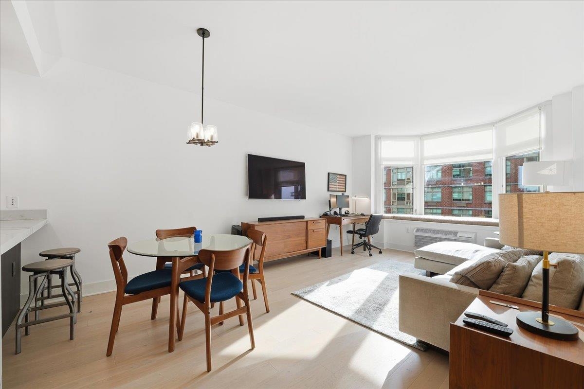 1400 HUDSON ST Unit: 412