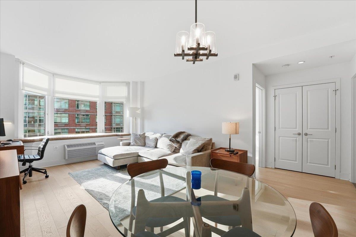 1400 HUDSON ST Unit: 412