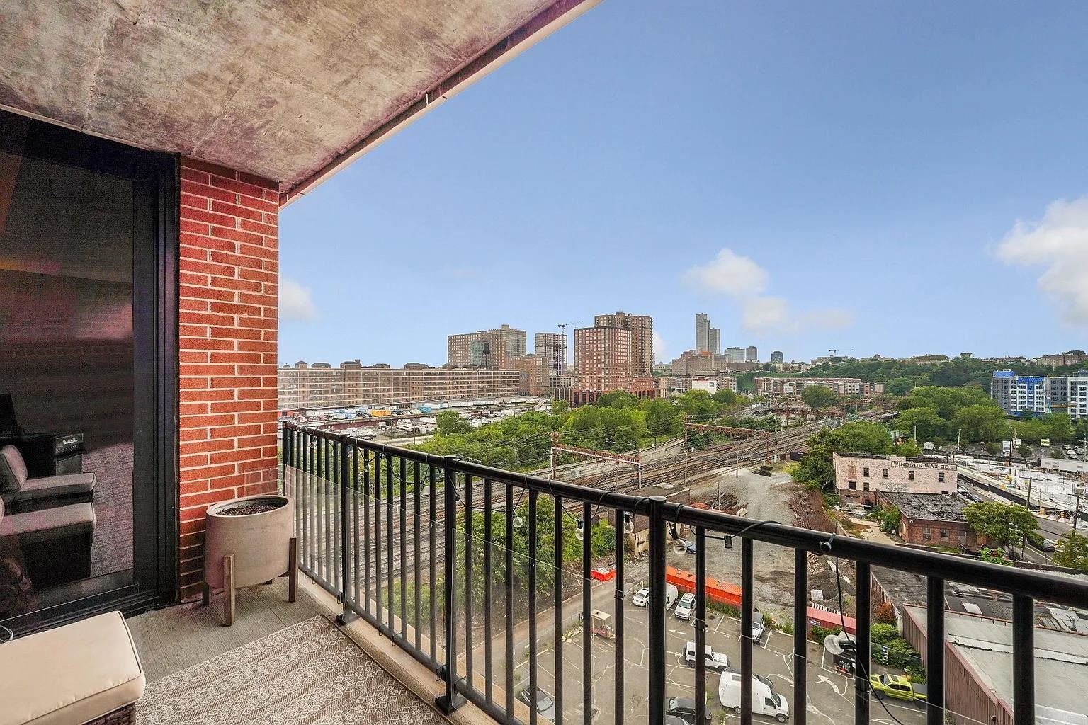 700 GROVE ST Unit: 1204
