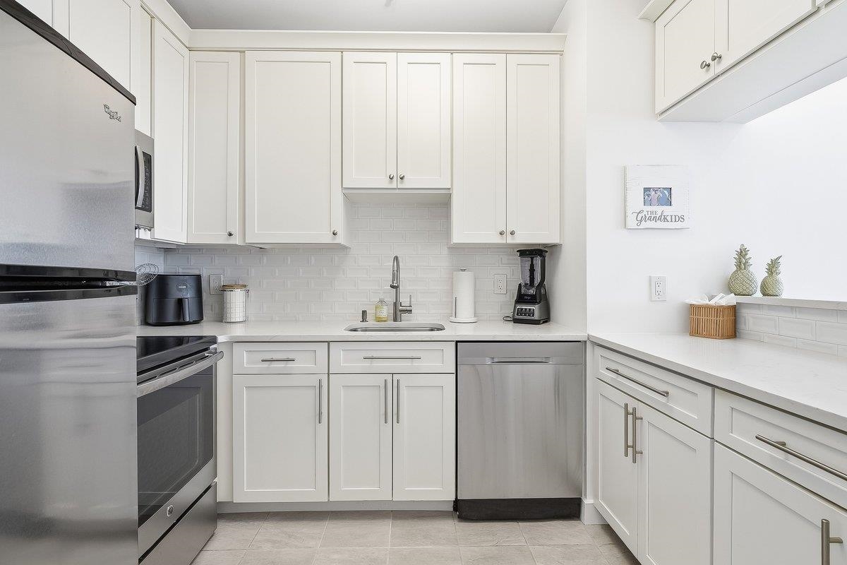 1500 HUDSON ST Unit: 12T