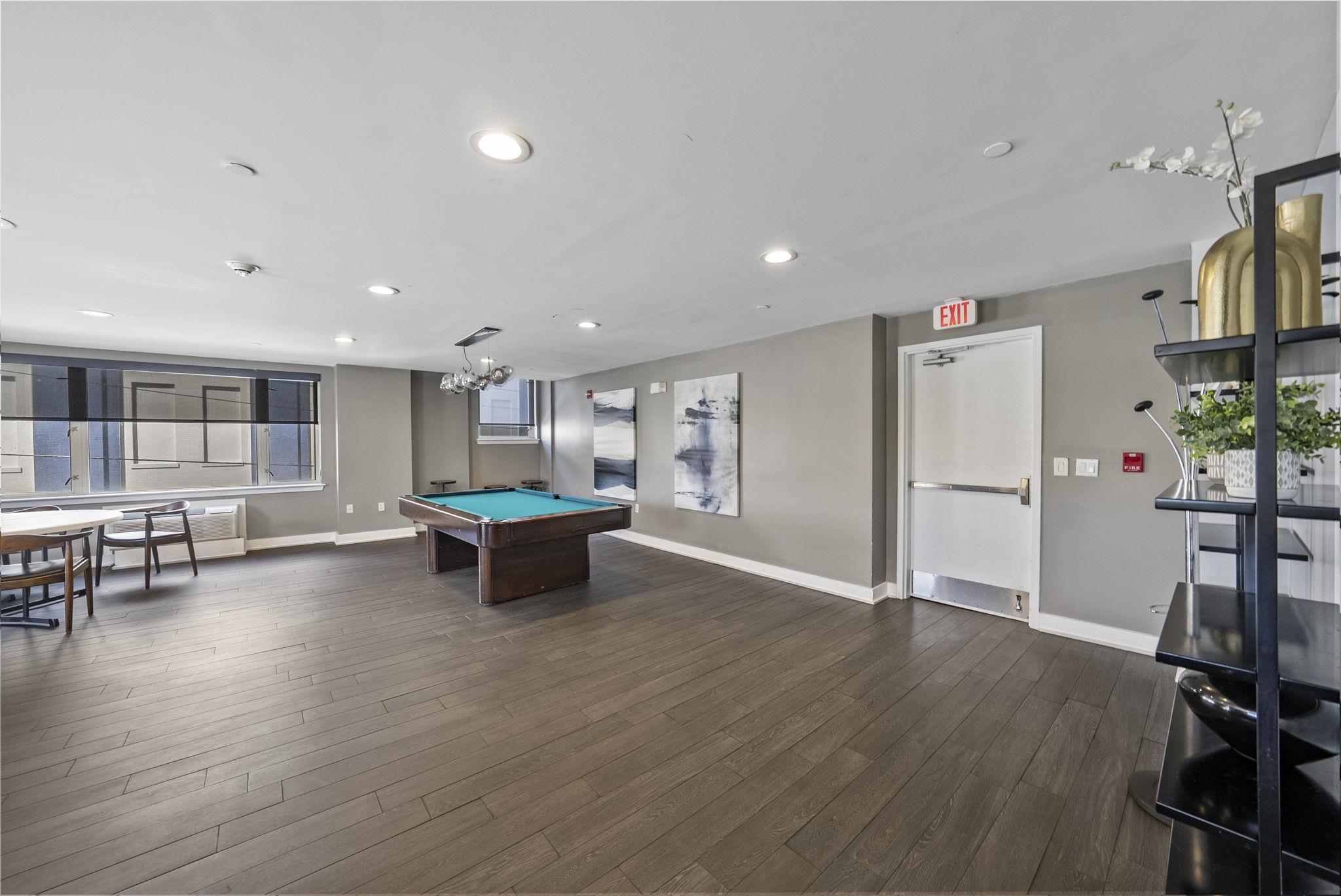3312 HUDSON AVE Unit: 6N
