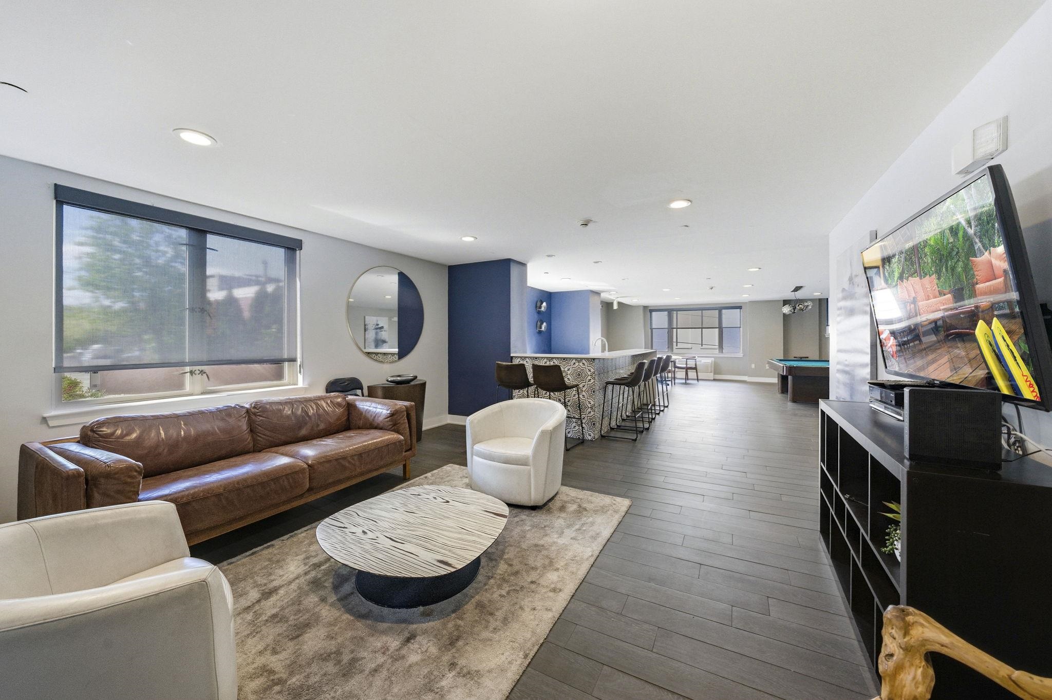 3312 HUDSON AVE Unit: 6N