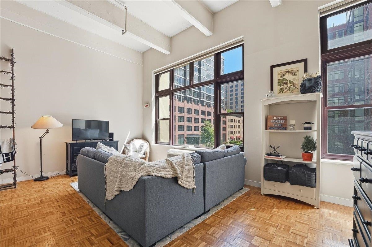 1500 HUDSON ST Unit: 2L