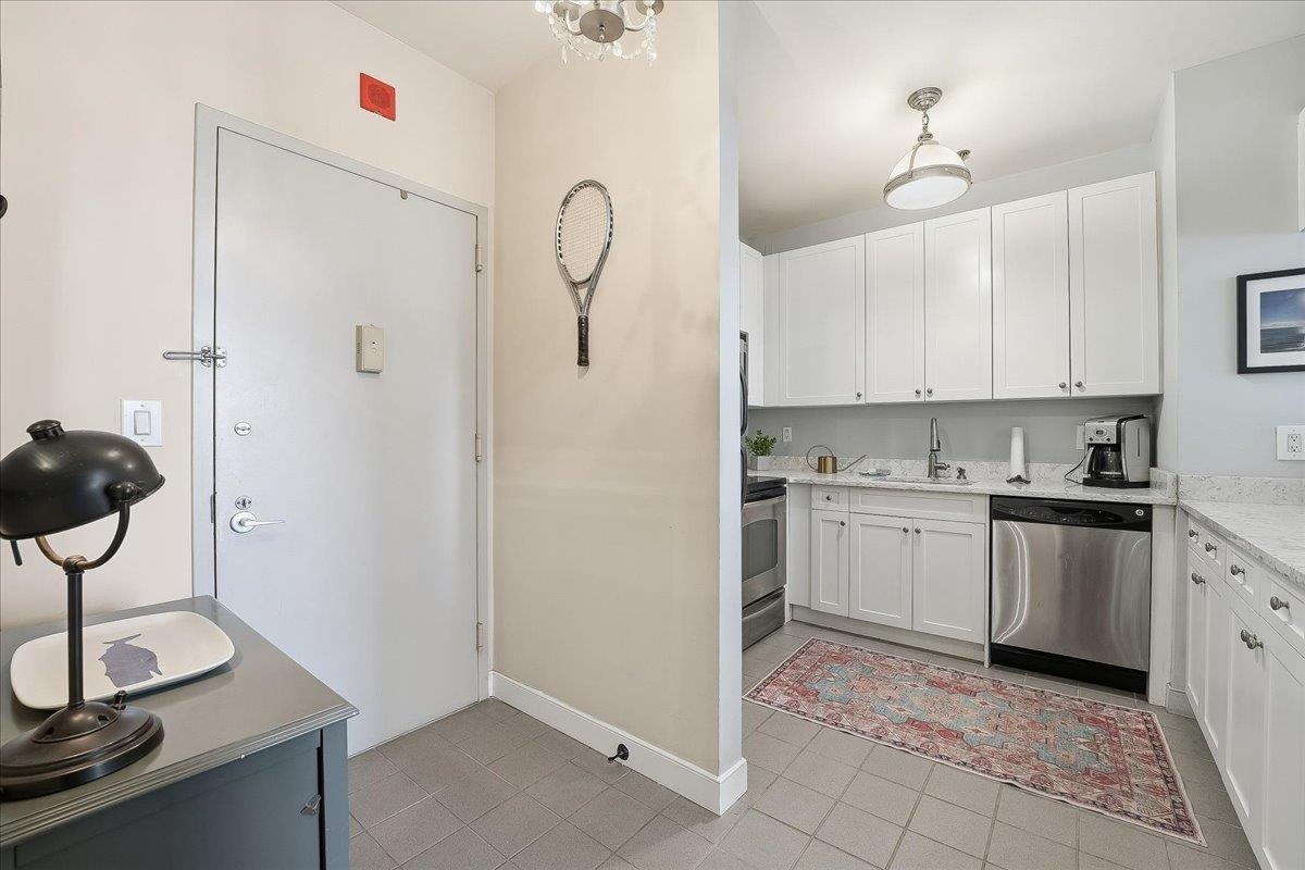1500 HUDSON ST Unit: 2L