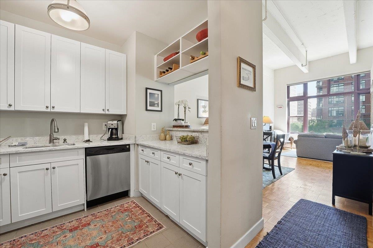 1500 HUDSON ST Unit: 2L