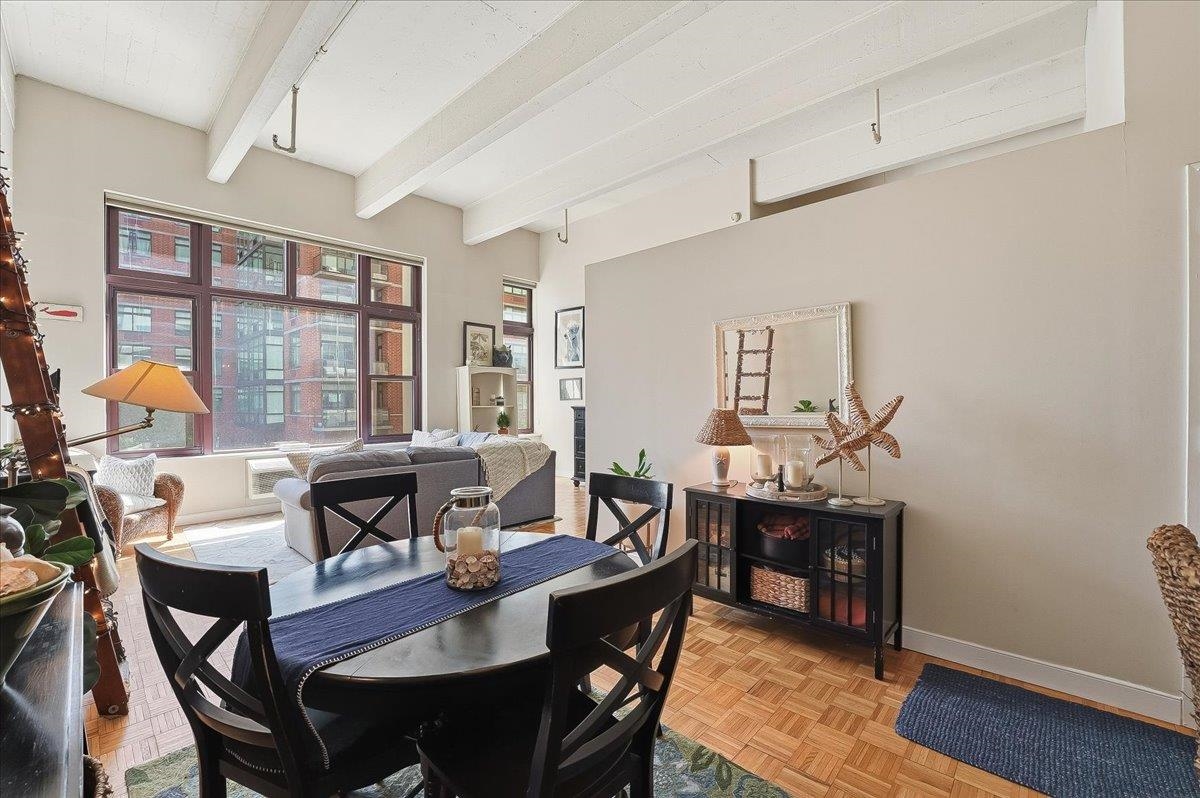 1500 HUDSON ST Unit: 2L