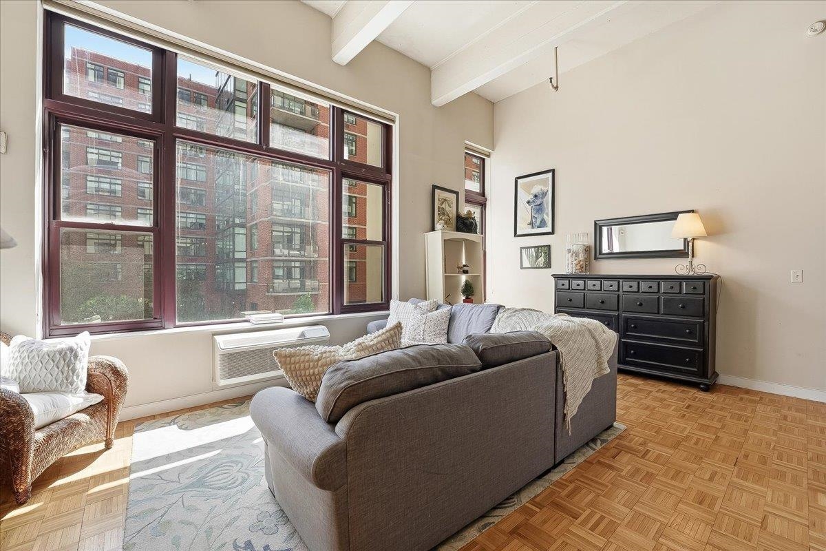 1500 HUDSON ST Unit: 2L