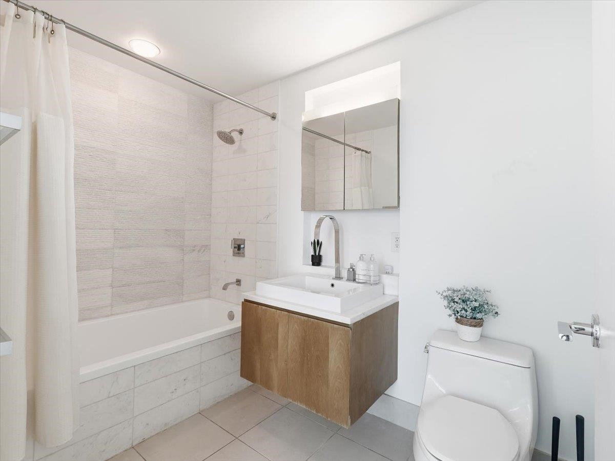 77 HUDSON ST Unit: 2611