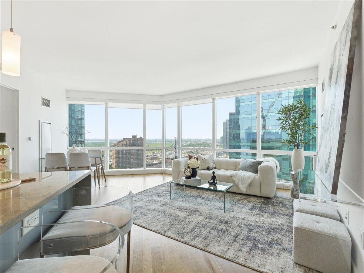 77 HUDSON ST Unit: 2611