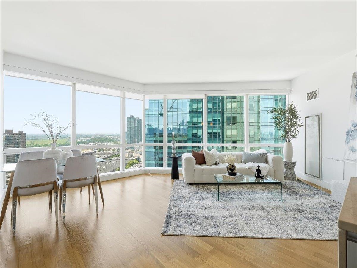 77 HUDSON ST Unit: 2611