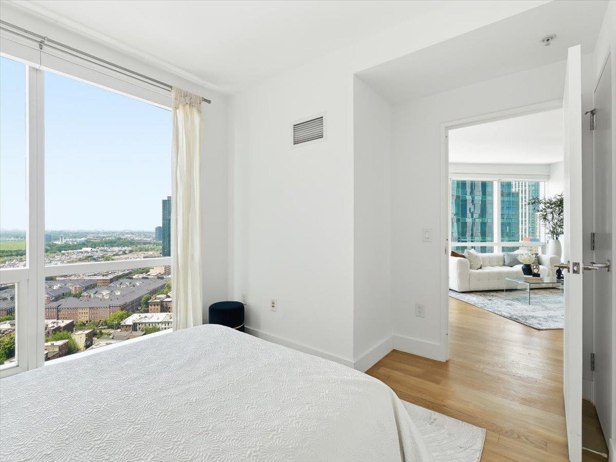 77 HUDSON ST Unit: 2611