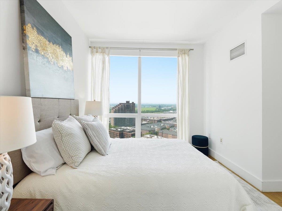 77 HUDSON ST Unit: 2611