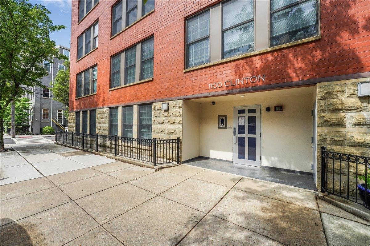 1100 CLINTON ST Unit: 101