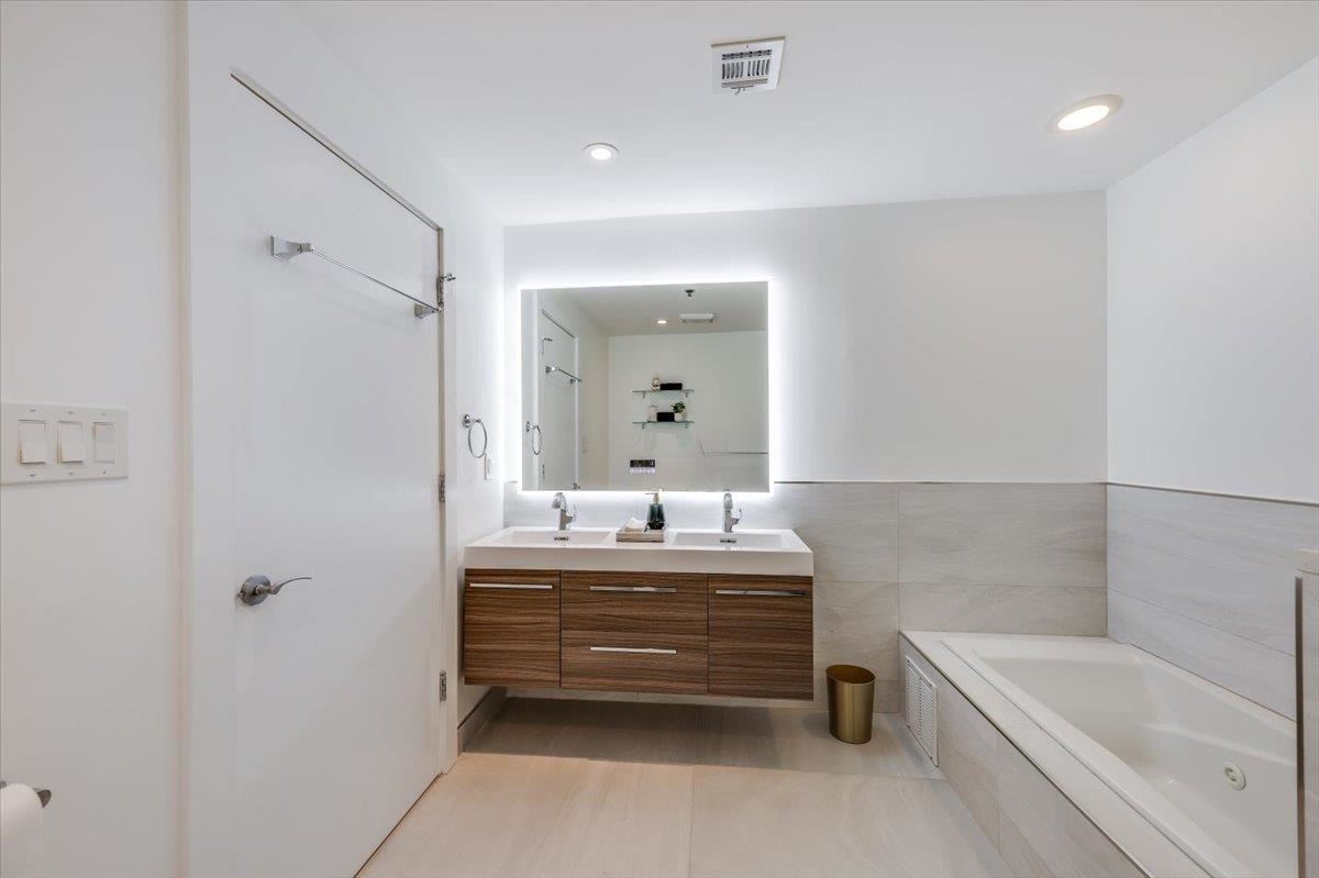 1100 CLINTON ST Unit: 101