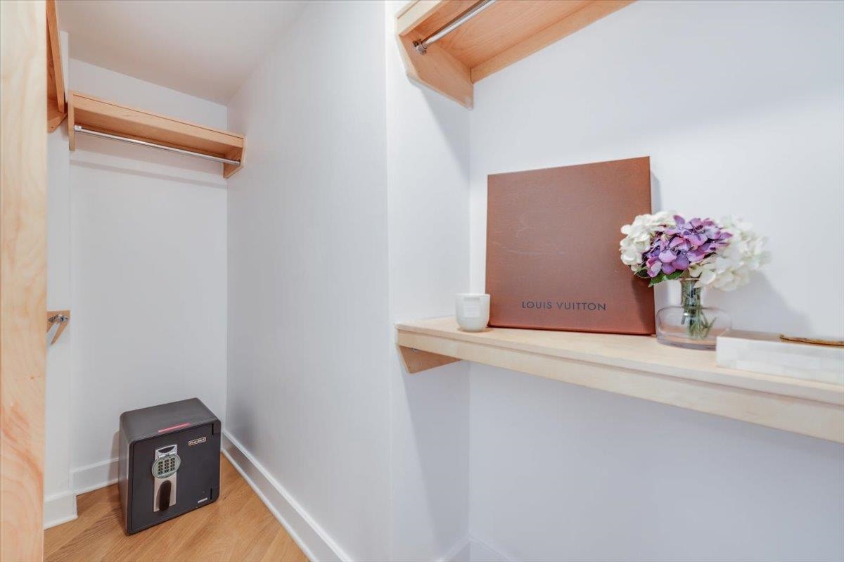 1100 CLINTON ST Unit: 101