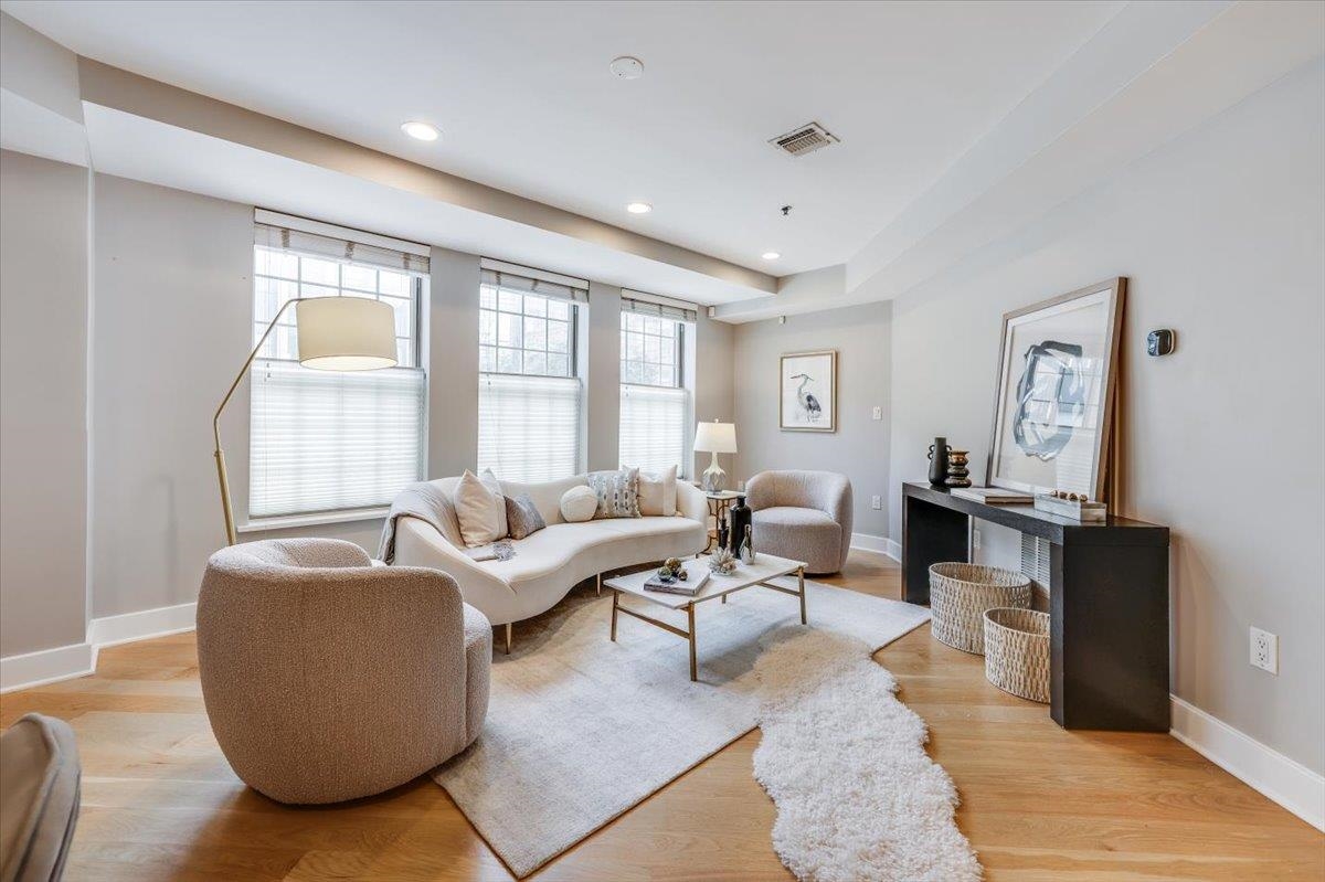 1100 CLINTON ST Unit: 101