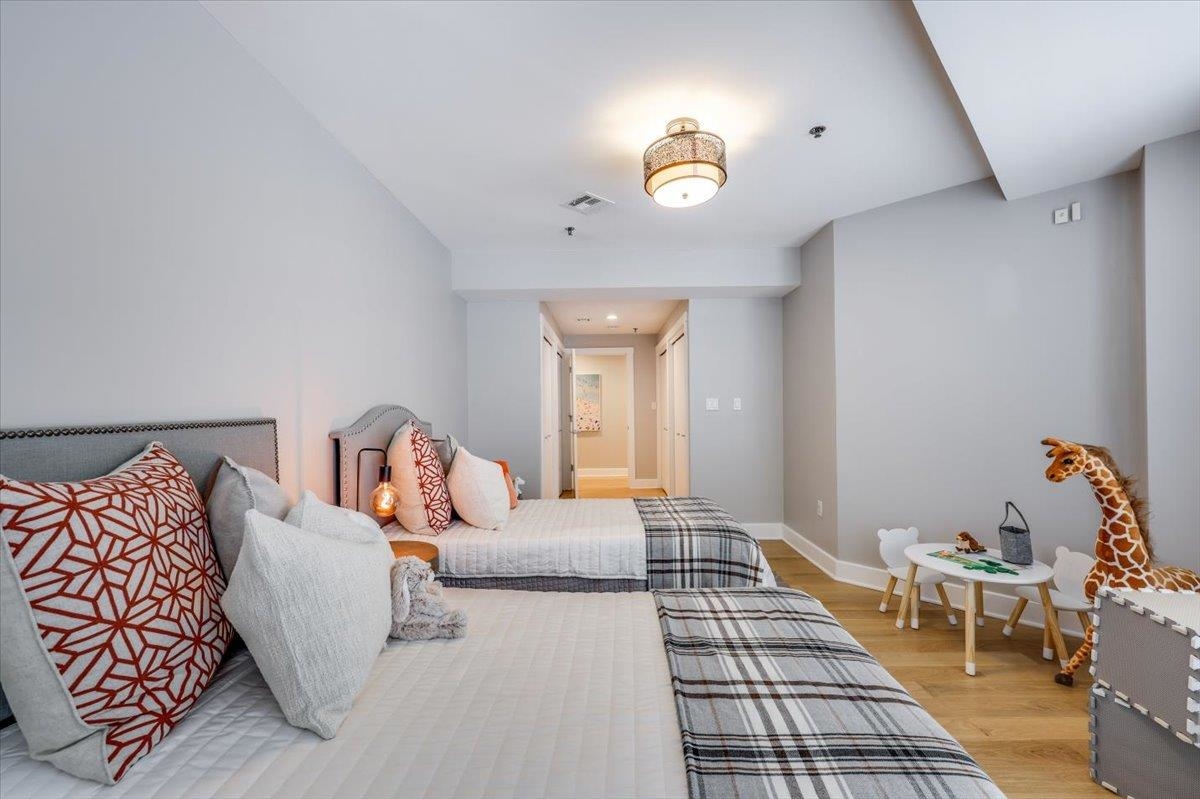 1100 CLINTON ST Unit: 101