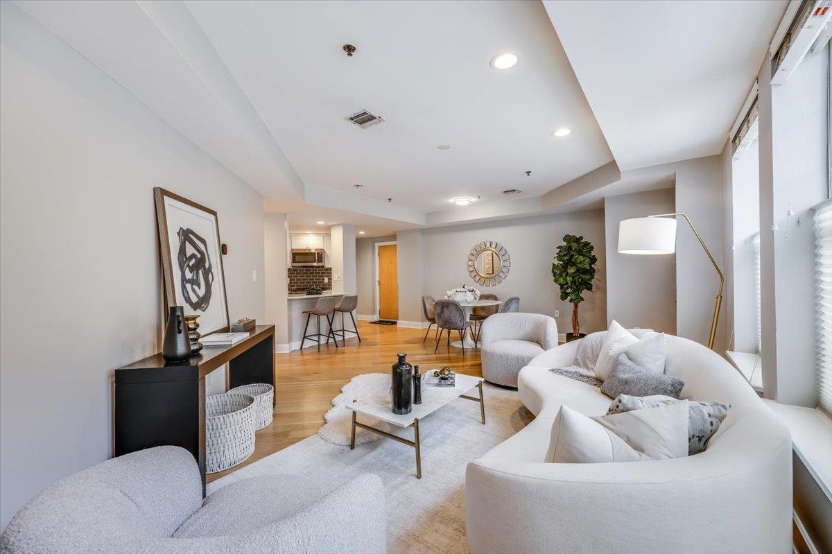 1100 CLINTON ST Unit: 101