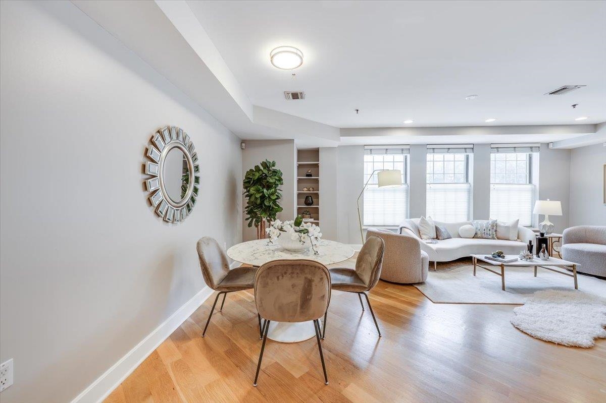 1100 CLINTON ST Unit: 101