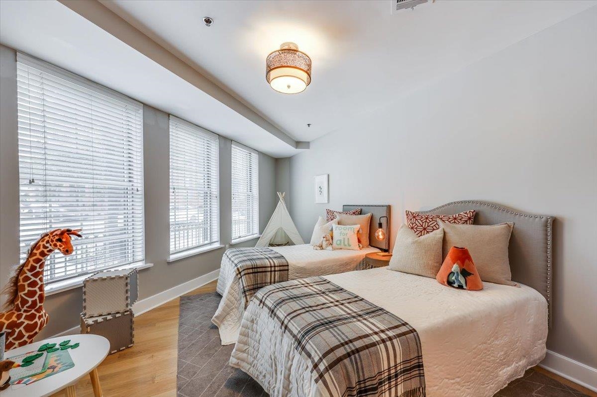 1100 CLINTON ST Unit: 101
