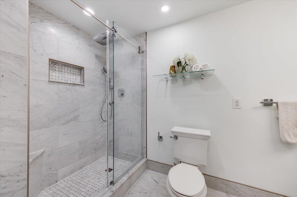 1100 CLINTON ST Unit: 101