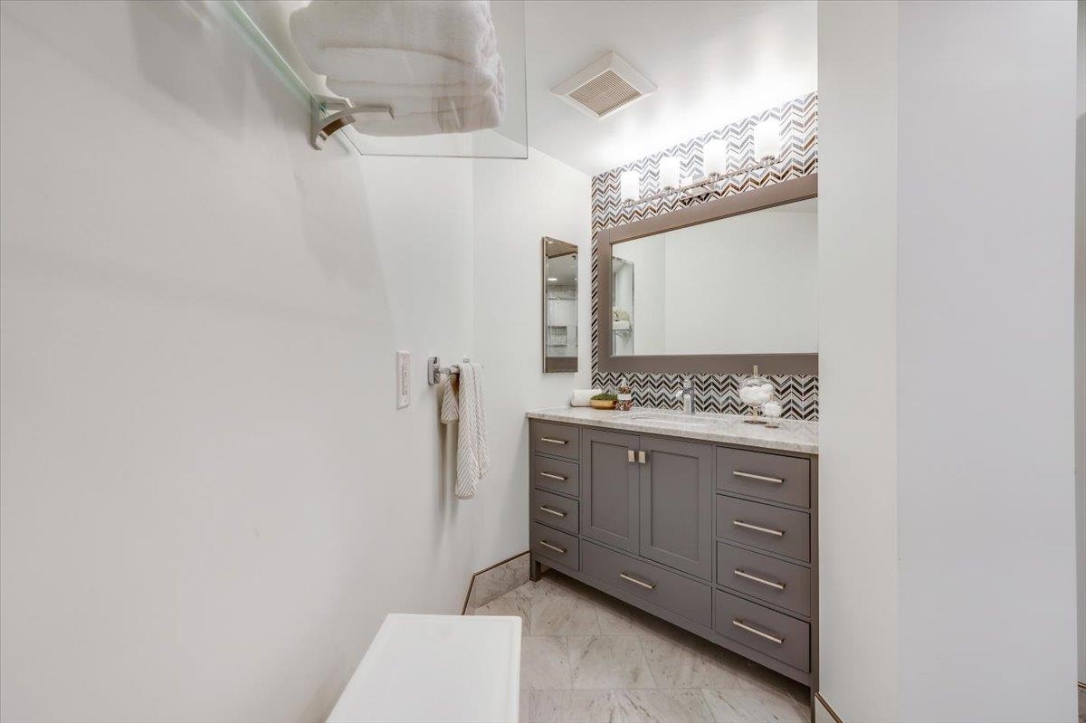 1100 CLINTON ST Unit: 101