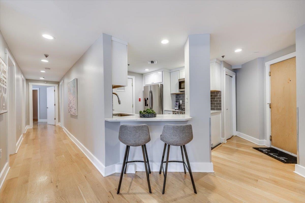 1100 CLINTON ST Unit: 101