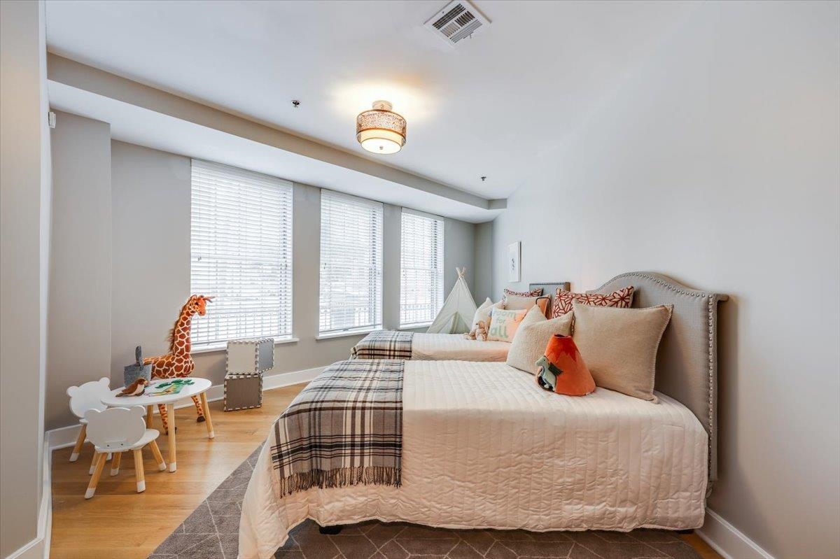 1100 CLINTON ST Unit: 101
