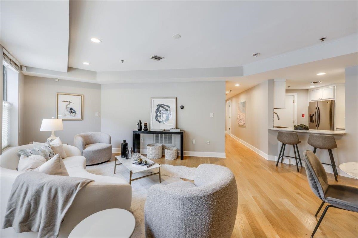 1100 CLINTON ST Unit: 101