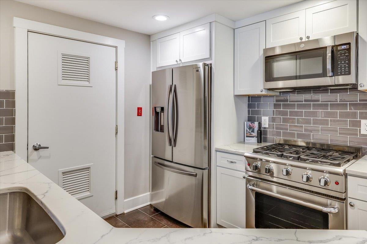 1100 CLINTON ST Unit: 101