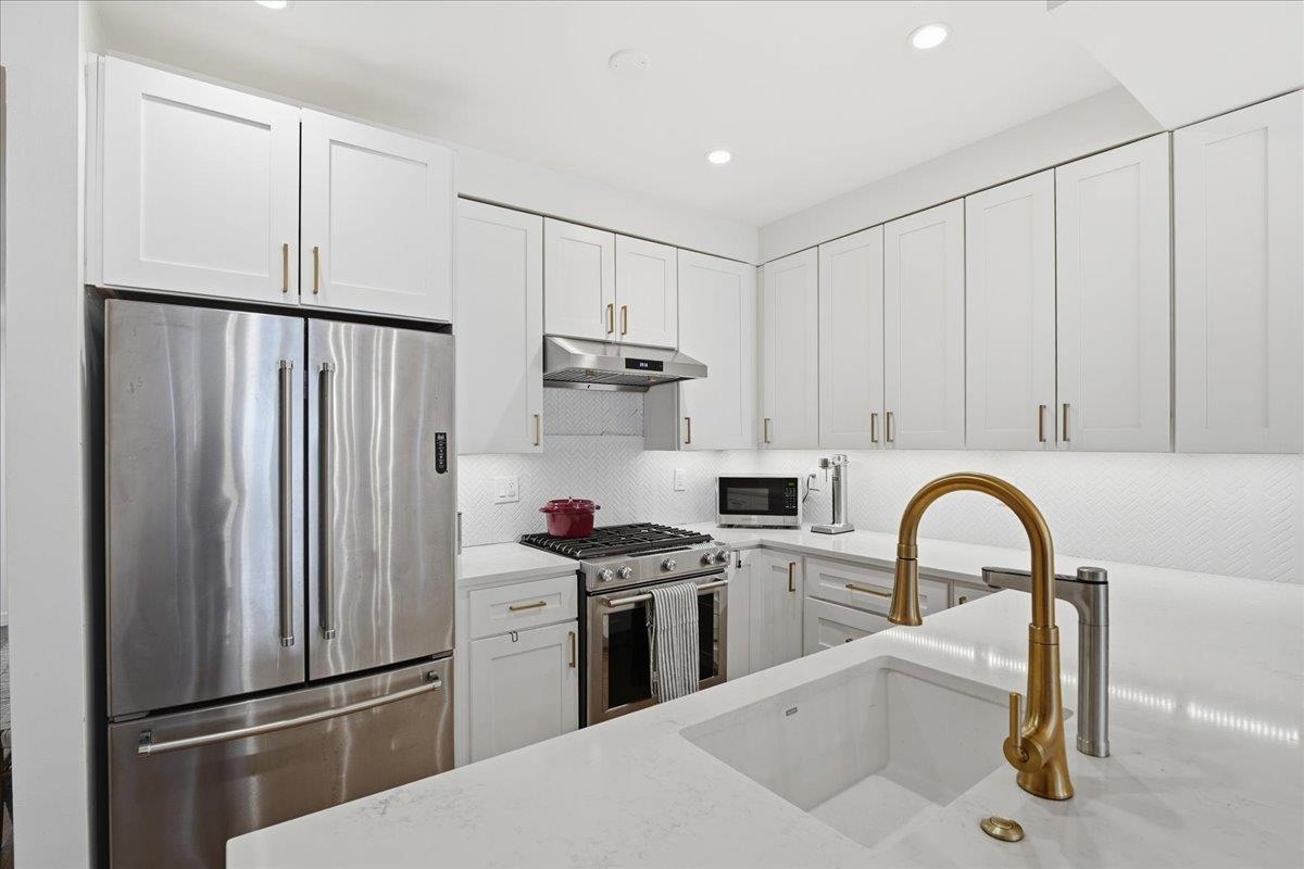 219 GRAND ST Unit: 4A
