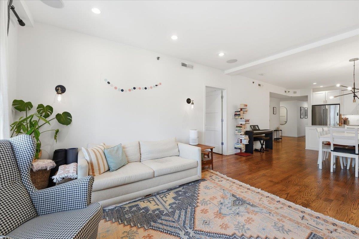 219 GRAND ST Unit: 4A