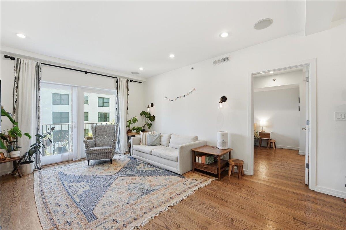 219 GRAND ST Unit: 4A