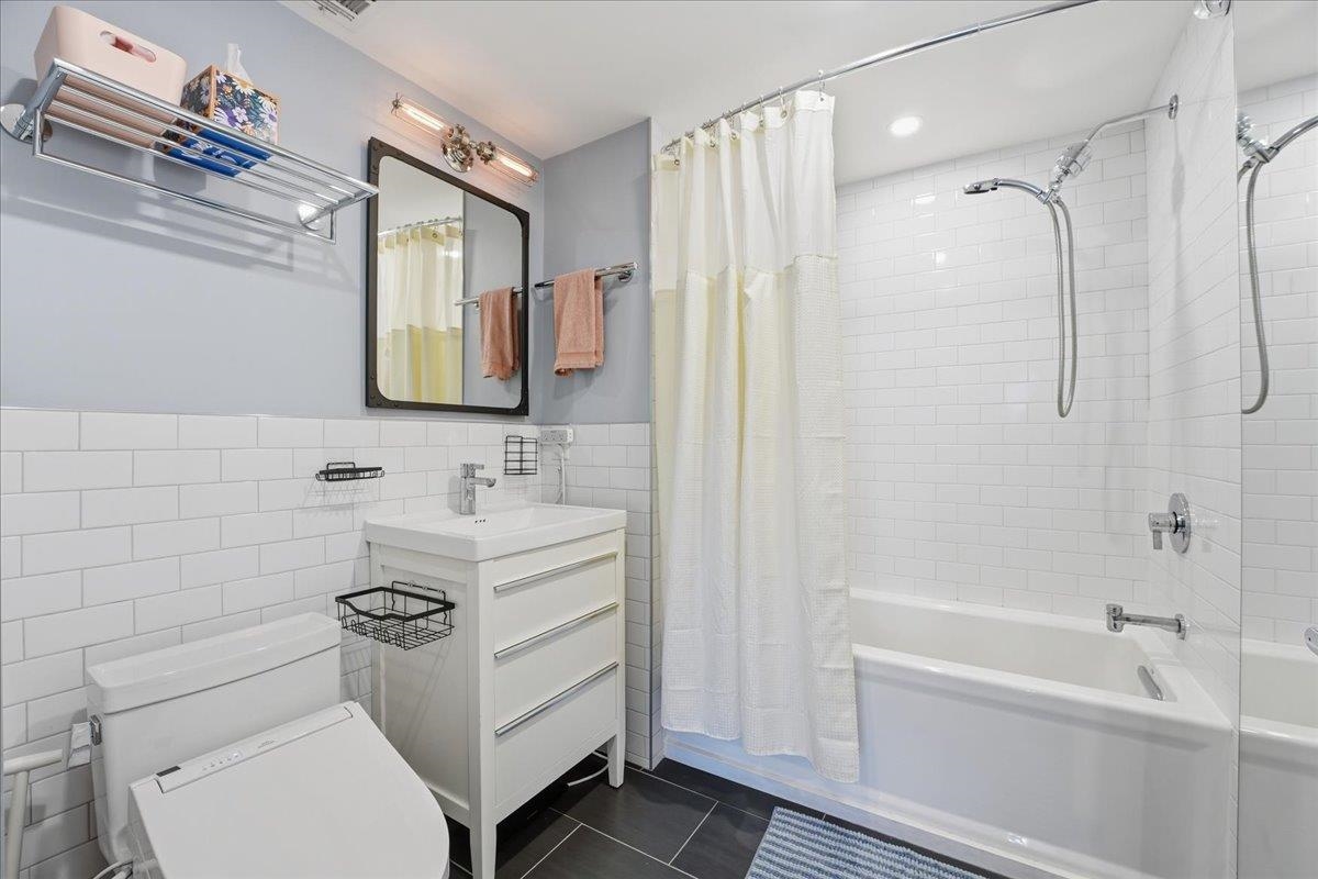 219 GRAND ST Unit: 4A