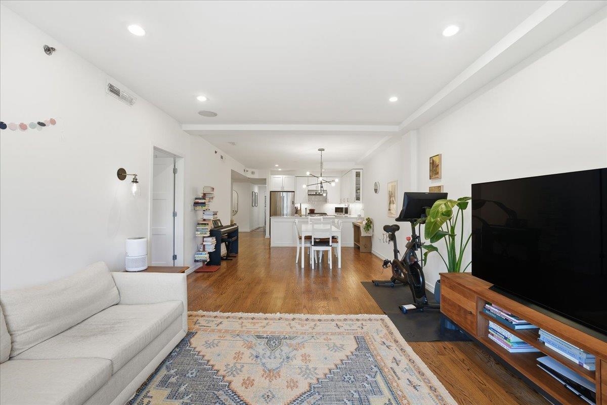 219 GRAND ST Unit: 4A
