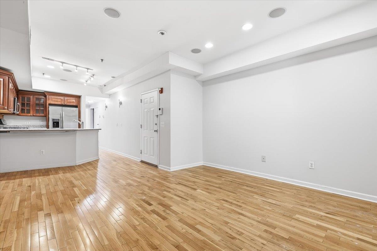 221 WILLOW AVE