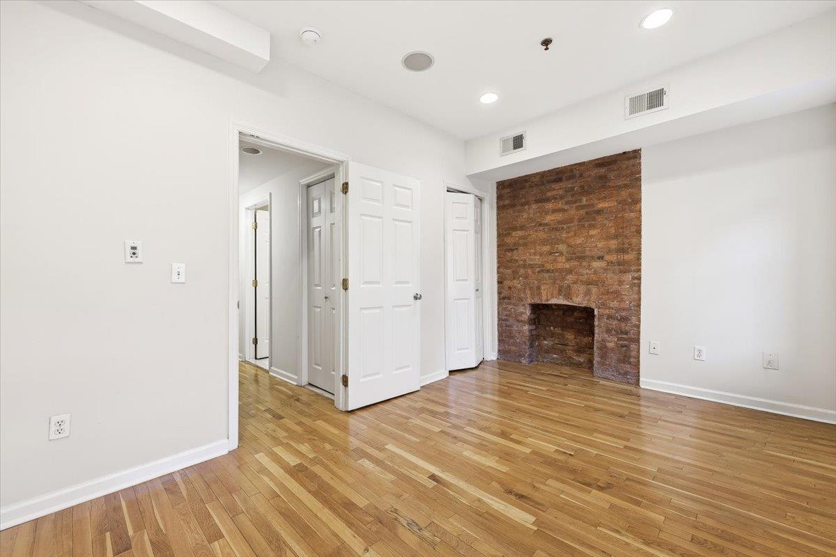 221 WILLOW AVE