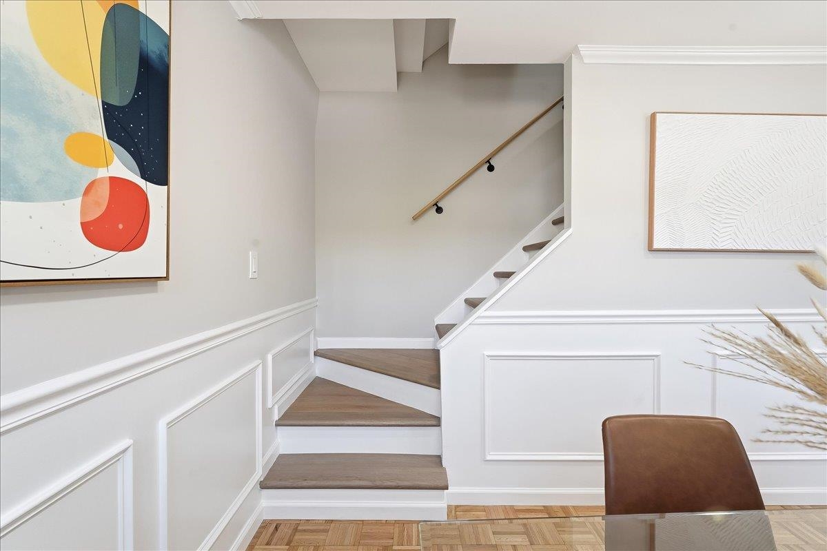2 LAUREL CT