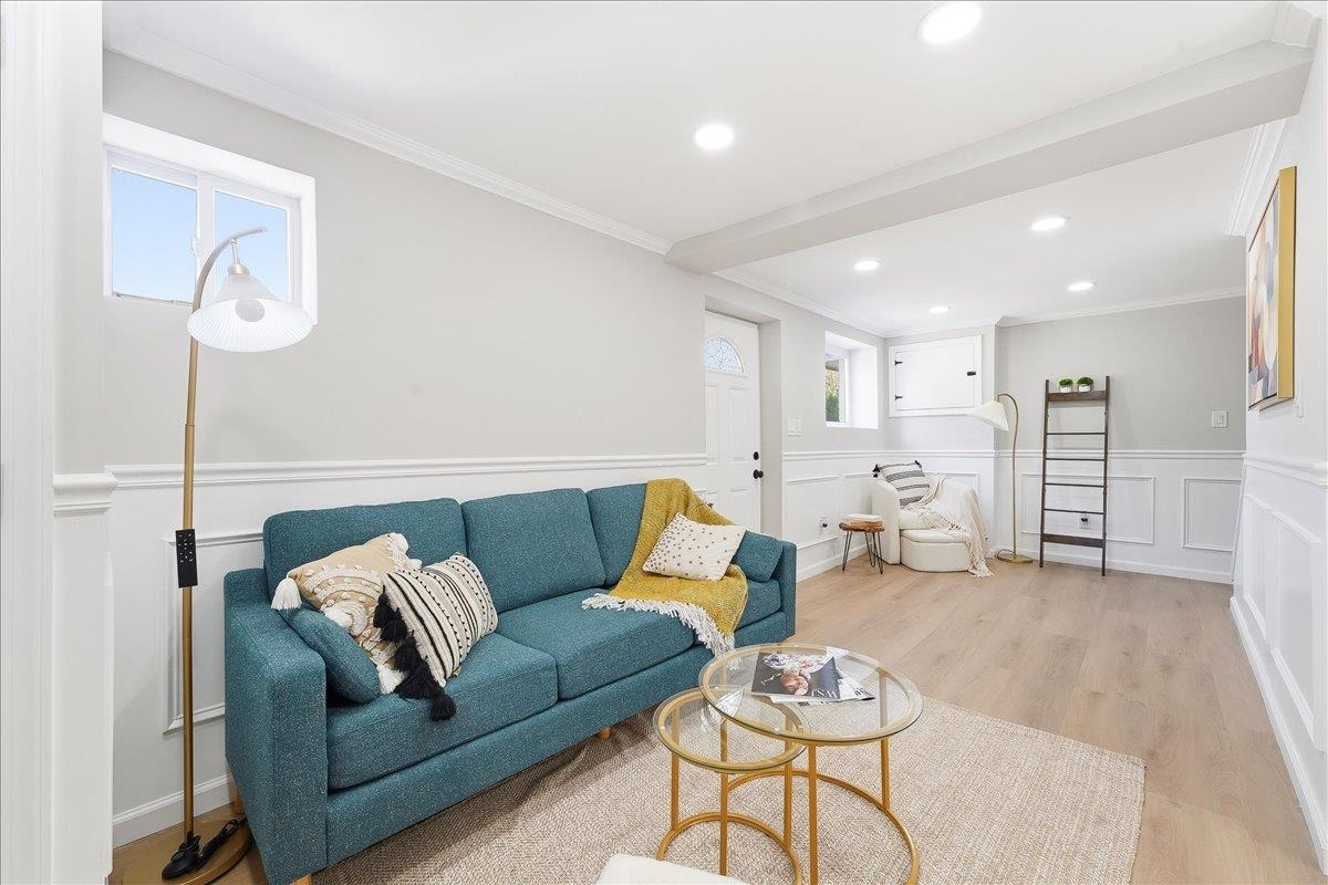 2 LAUREL CT